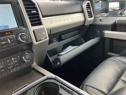 Used 2020 Ford F350 Lariat w/ Chrome Package image 26