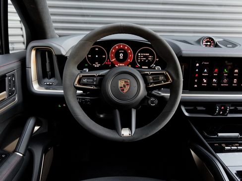 New 2025 Porsche Cayenne GTS image 19