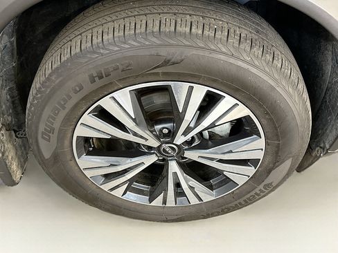 Used 2023 Nissan Rogue SV w/ SV Premium Package image 11