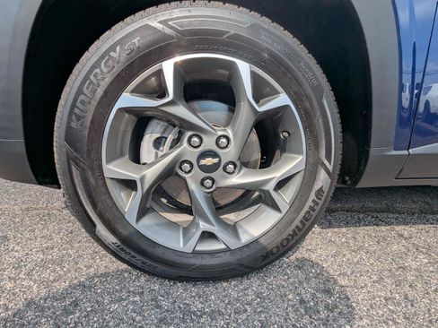 Used 2024 Chevrolet Trax LT w/ LT Convenience Package FWD image 11