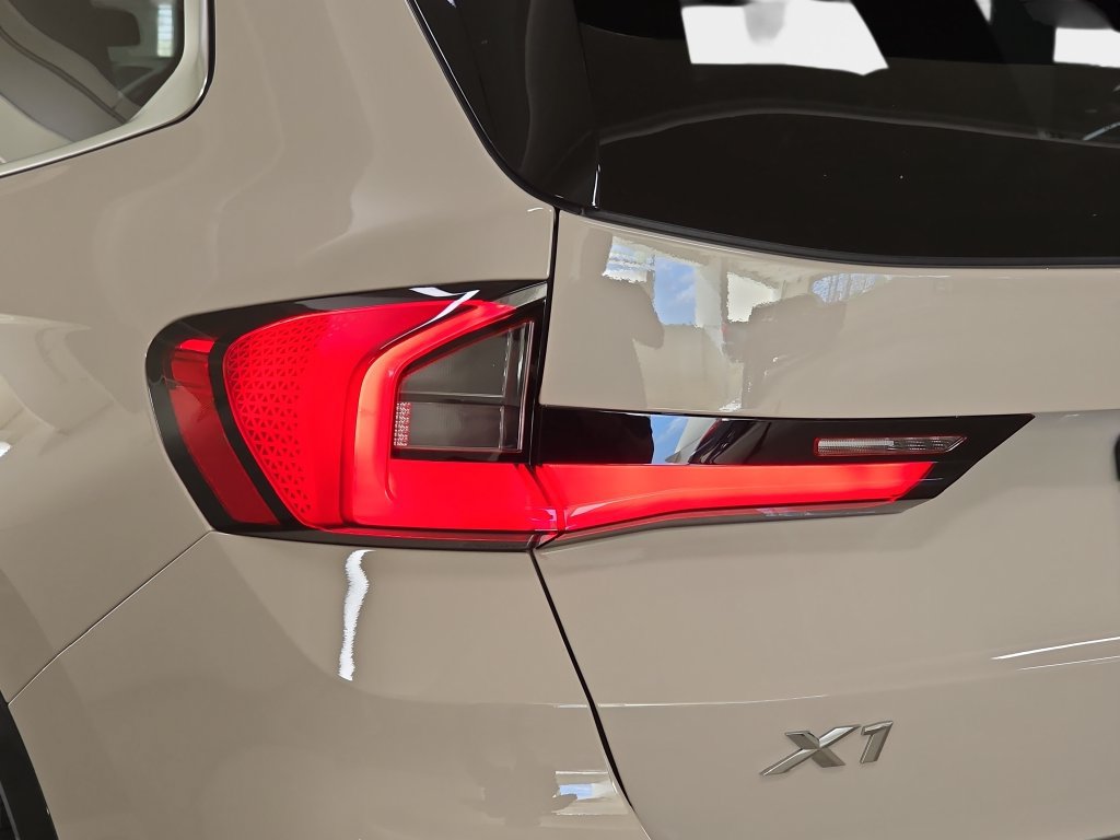 Used 2026 BMW X1 xDrive28i w/ Technology Package AWD/4WD image 33