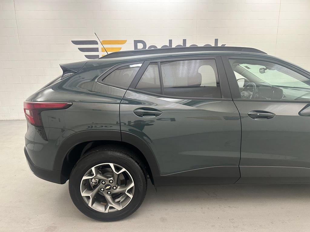 Used 2025 Chevrolet Trax LT w/ Driver Confidence Package FWD image 9