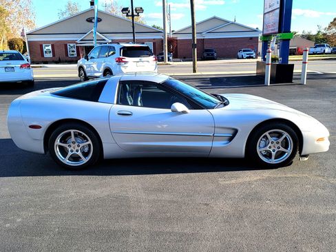 Used 2000 Chevrolet Corvette Coupe w/ Memory Pkg image 3