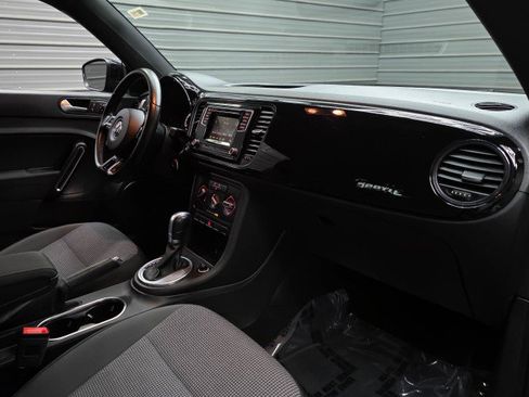 Used 2019 Volkswagen Beetle 2.0T S FWD image 12