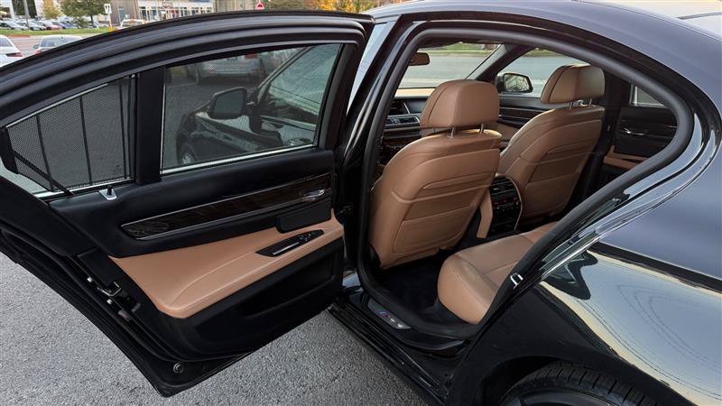 Used 2015 BMW 750i xDrive AWD/4WD image 46