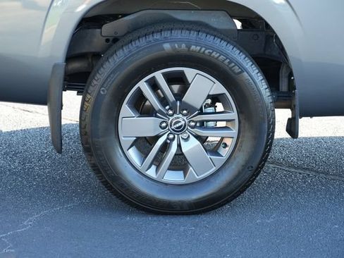 Used 2025 Nissan Frontier SV RWD image 8