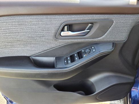 Used 2023 Nissan Rogue SV FWD image 17