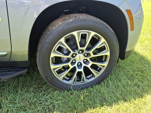 New 2026 GMC Yukon Denali w/ Advanced Technology Package AWD/4WD image 9