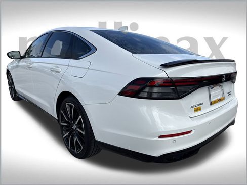 Used 2024 Honda Accord Touring image 9