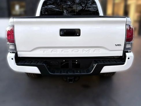 Used 2022 Toyota Tacoma TRD Sport w/ Technology Package image 5