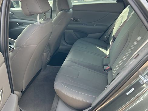 Used 2025 Hyundai Elantra Sport FWD image 4