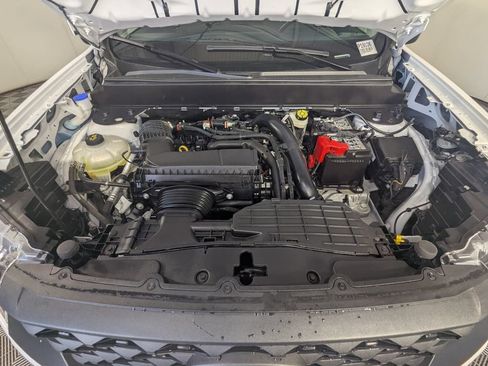 Used 2025 Ford Maverick XL w/ Equipment Group 102A AWD/4WD image 9