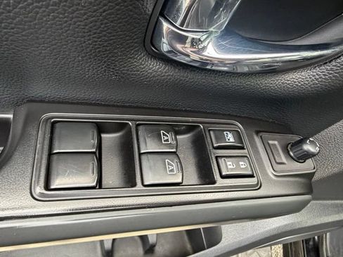 Used 2018 Nissan Titan SL w/ Midnight Edition AWD/4WD image 10