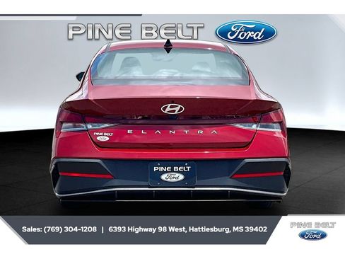 Used 2024 Hyundai Elantra SE FWD image 4