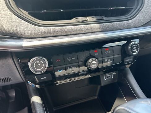 New 2024 Jeep Compass Latitude w/ Sun and Sound Group image 32