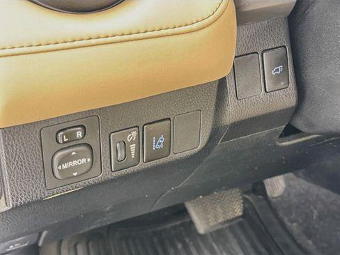 Used 2018 Toyota RAV4 XLE FWD image 9