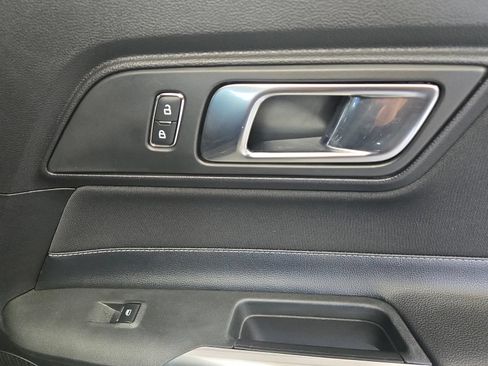 Used 2019 Ford Mustang Coupe RWD image 32