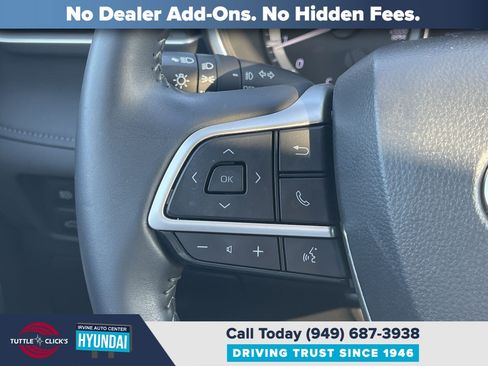 Used 2024 Toyota Highlander XLE FWD image 27