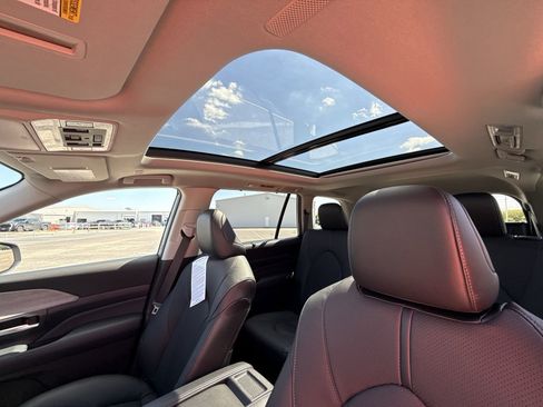 Certified 2026 Toyota Grand Highlander Limited image 16