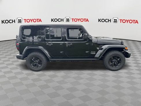 Used 2019 Jeep Wrangler Unlimited Sahara w/ Quick Order Package 24M Moab AWD/4WD image 9