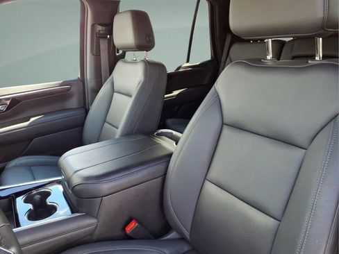 Used 2025 Chevrolet Tahoe LT AWD/4WD image 13