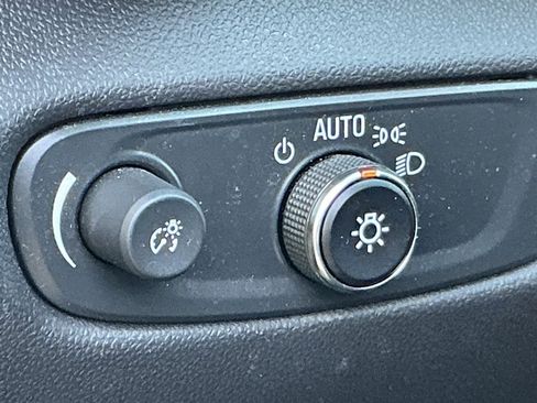 Used 2024 Chevrolet Blazer LT image 8