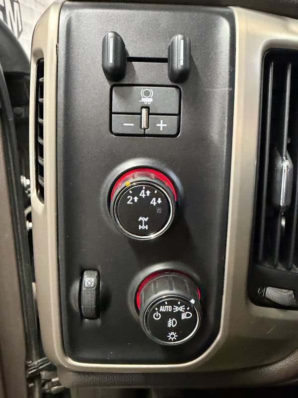 Used 2015 GMC Sierra 2500 Denali w/ Duramax Plus Package AWD/4WD image 15