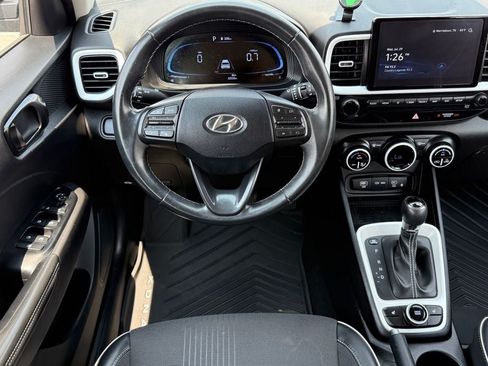 Used 2024 Hyundai Venue Limited FWD image 17