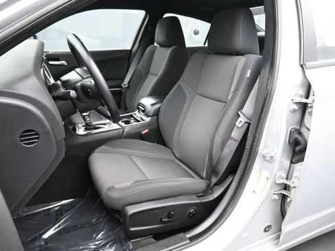 Used 2019 Dodge Charger SXT image 13