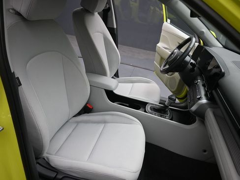 Used 2025 Hyundai Kona SEL FWD image 25