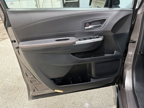 Certified 2022 Toyota Sienna XSE w/ XSE Plus Package image 13