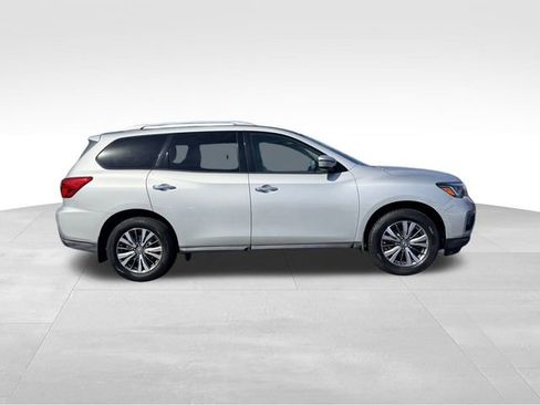 Used 2019 Nissan Pathfinder S image 2