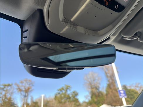 Certified 2025 Volvo XC60 B5 Plus image 27