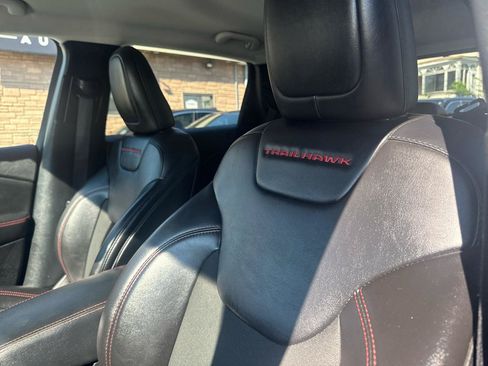 Used 2021 Jeep Cherokee Trailhawk AWD/4WD image 27