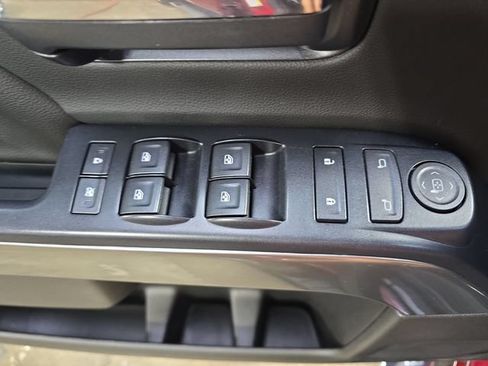 Used 2018 Chevrolet Silverado 1500 LT w/ All Star Edition AWD/4WD image 28