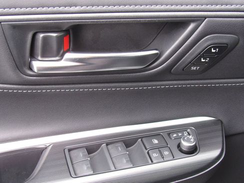 Certified 2023 Toyota Venza Limited AWD/4WD image 35