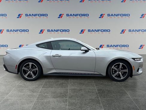 Used 2024 Ford Mustang Premium image 6