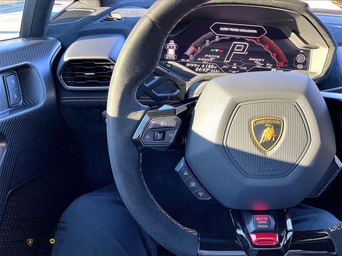 Used 2022 Lamborghini Huracan STO image 17