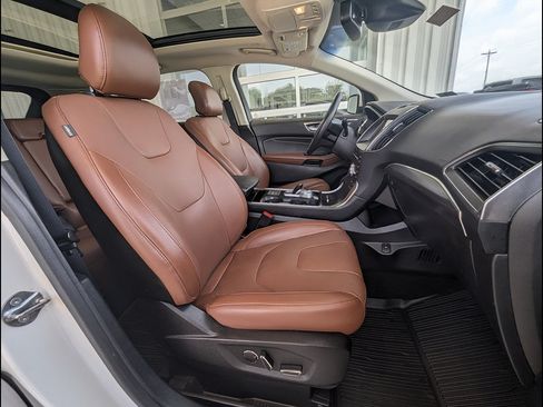 Used 2019 Ford Edge Titanium w/ Equipment Group 301A FWD image 19