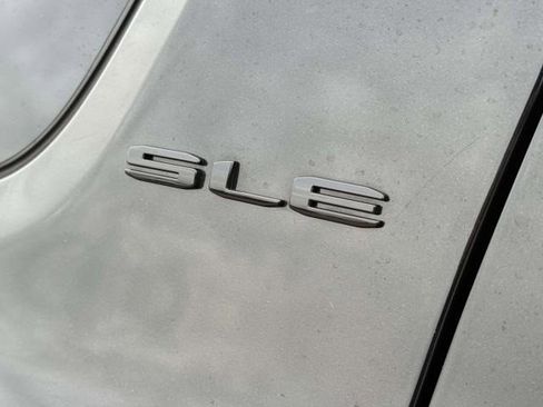 Certified 2023 GMC Acadia SLE w/ Driver Convenience Package image 25