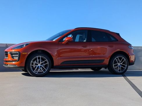 Certified 2024 Porsche Macan image 2