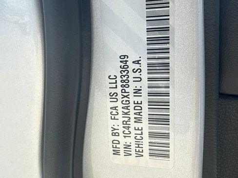 Used 2023 Jeep Grand Cherokee L Laredo AWD/4WD image 18