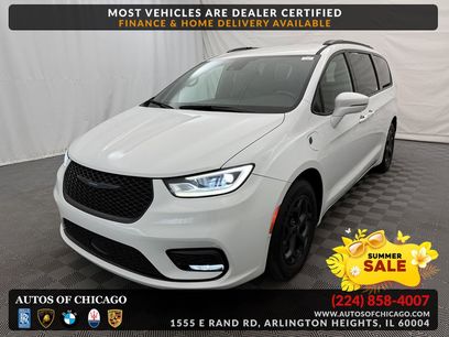 Used 2021 Chrysler Pacifica Limited w/ Uconnect Theater Family Group
