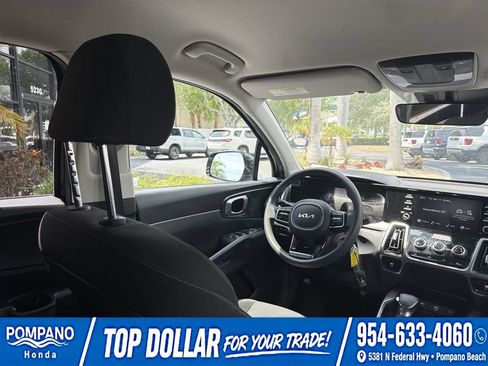 Used 2023 Kia Sorento LX FWD image 18