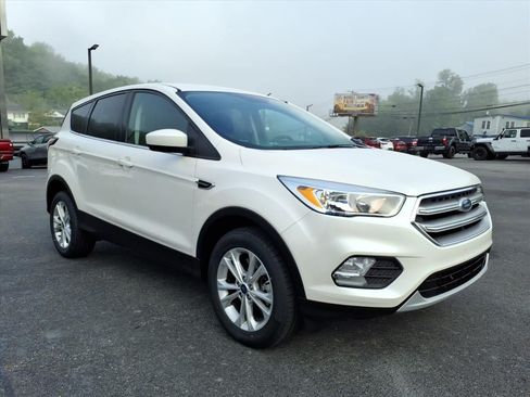 Used 2017 Ford Escape SE AWD/4WD image 10