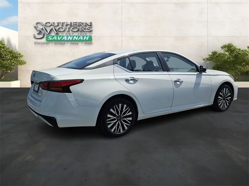 Used 2025 Nissan Altima 2.5 SV image 5