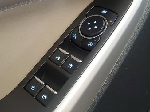 Used 2023 Ford Explorer XLT w/ Equipment Group 202A image 13