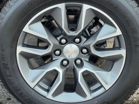 Used 2024 Chevrolet Silverado 1500 LT AWD/4WD image 8