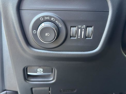 Used 2022 Jeep Grand Cherokee L Summit AWD/4WD image 12