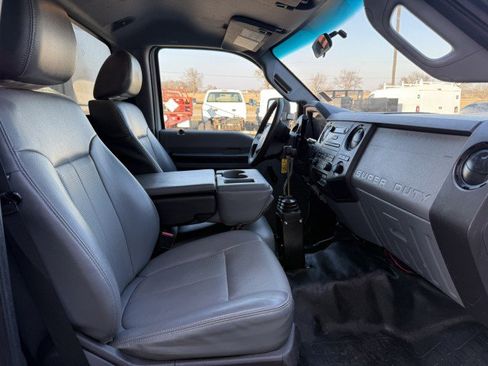 Used 2014 Ford F550 4x4 Regular Cab Super Duty image 10